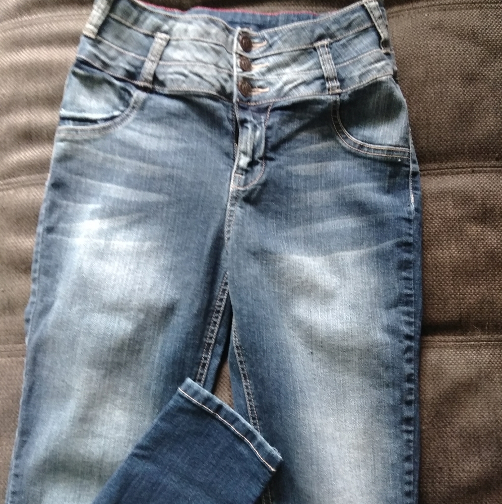 CELLO Jeans. Size 7. High waist Stretch